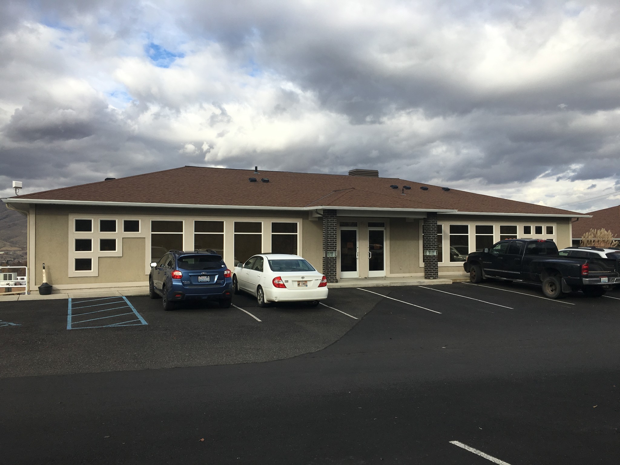 8 Cap Single Tenant Medical Office - 3.5% Annual Increases: Easy access both levels