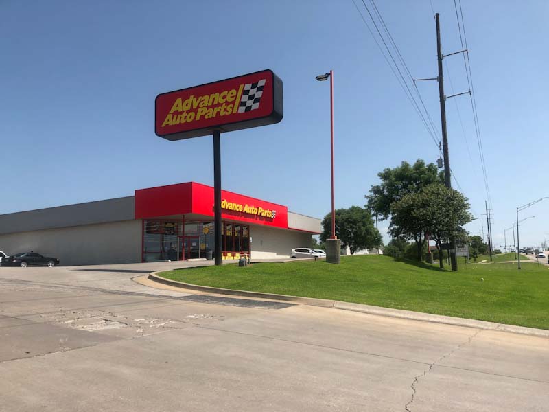 NNN ADVANCED AUTO PARTS STORE